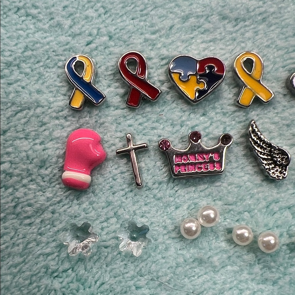 Floating Locket Charms - Picture 2 of 3